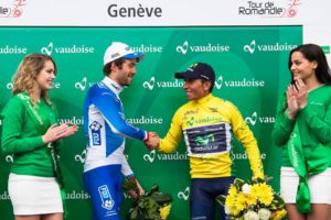 Nairo Quintana vince il Giro di Romandia 2016 e riceve i complimenti da Pinot