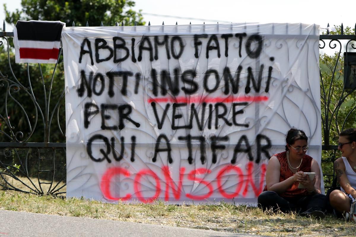 Grande tifo per Simone Consonni sulle strade bergamasche