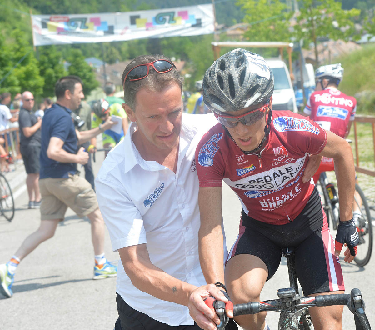 Samuele Rubino dopo l'arrivo con il suo tecnico