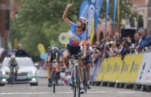 Lizzie Armitstead dedica la sua vittoria alla debutata Jo Cox uccisa ieri