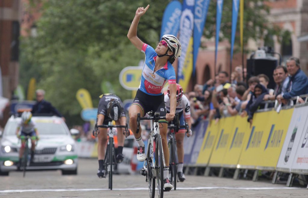 Lizzie Armitstead dedica la sua vittoria alla debutata Jo Cox uccisa ieri