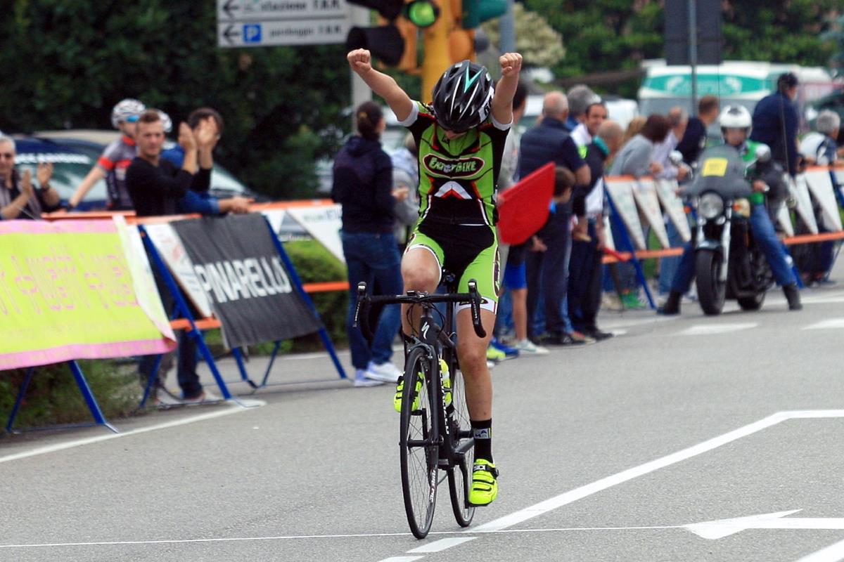 Valentina Vighi (Enjoy Bike) festeggia la prima vittoria stagionale a Cesano Maderno