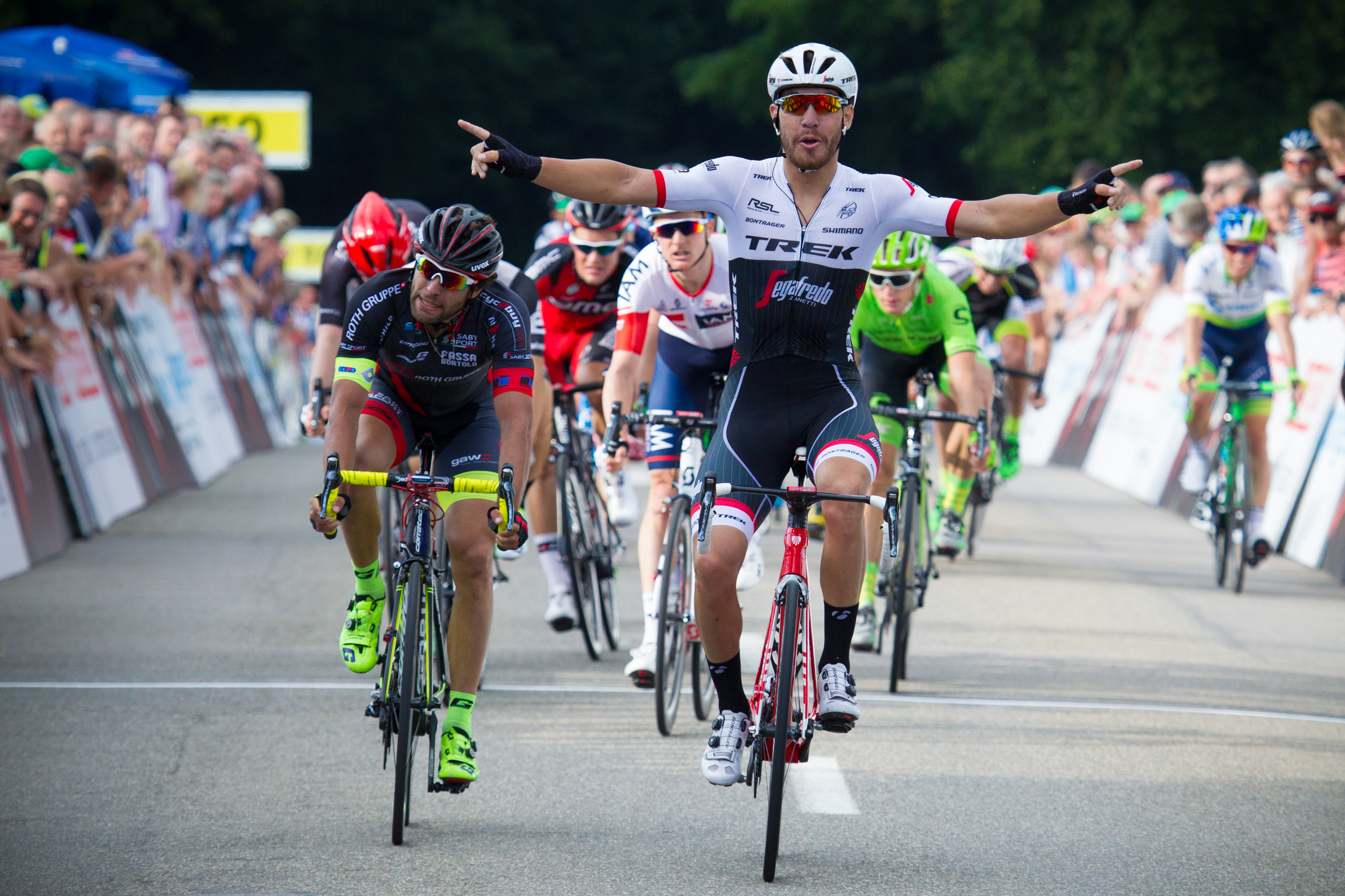 La vittoria di Giacomo Nizzolo su Andrea Pasqualon
