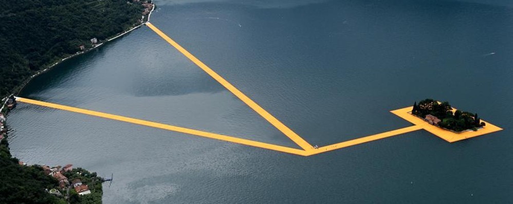 Inaugurata la passerella di Christo "The Floating Piers" sul lago d'Iseo