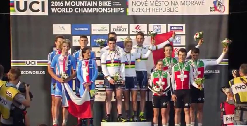 Il podio del Campionato del Mondo Team Relay 2016