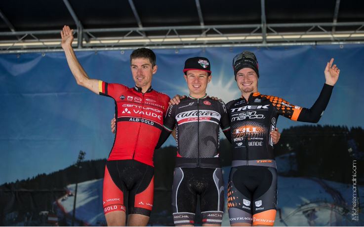 Il podio maschile della seconda tappa dell'Alpentour Trophy vinta da Tony Longo