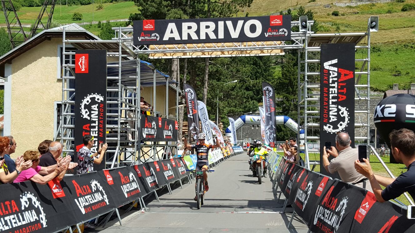 L'arrivo solitario di Samuele Porro