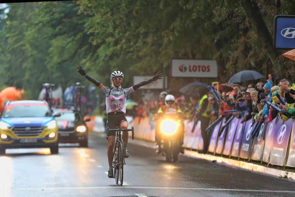 L'arrivo solitario di Jolanda Neff