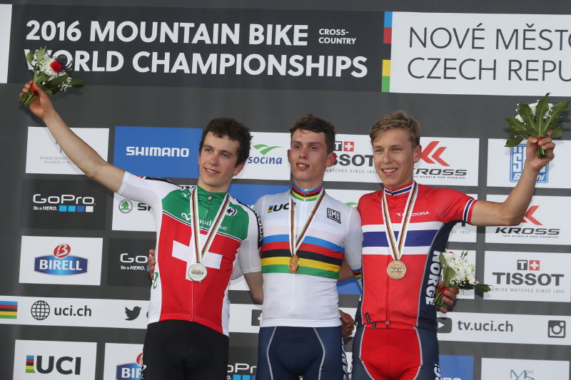 Il podio del Mondiale XCO Juniores maschile