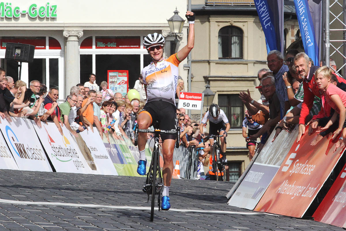 La vittoria di Marianne Vos alla Il podio della terza tappa del Thüringen Rundfahrt der Frauen