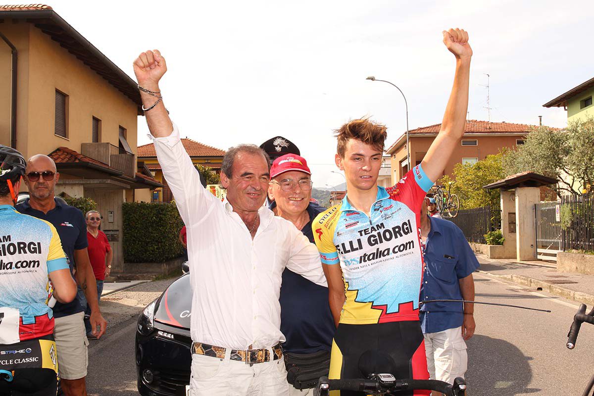 Il presidente Carlo Giorgi festeggia la vittoria di Covi