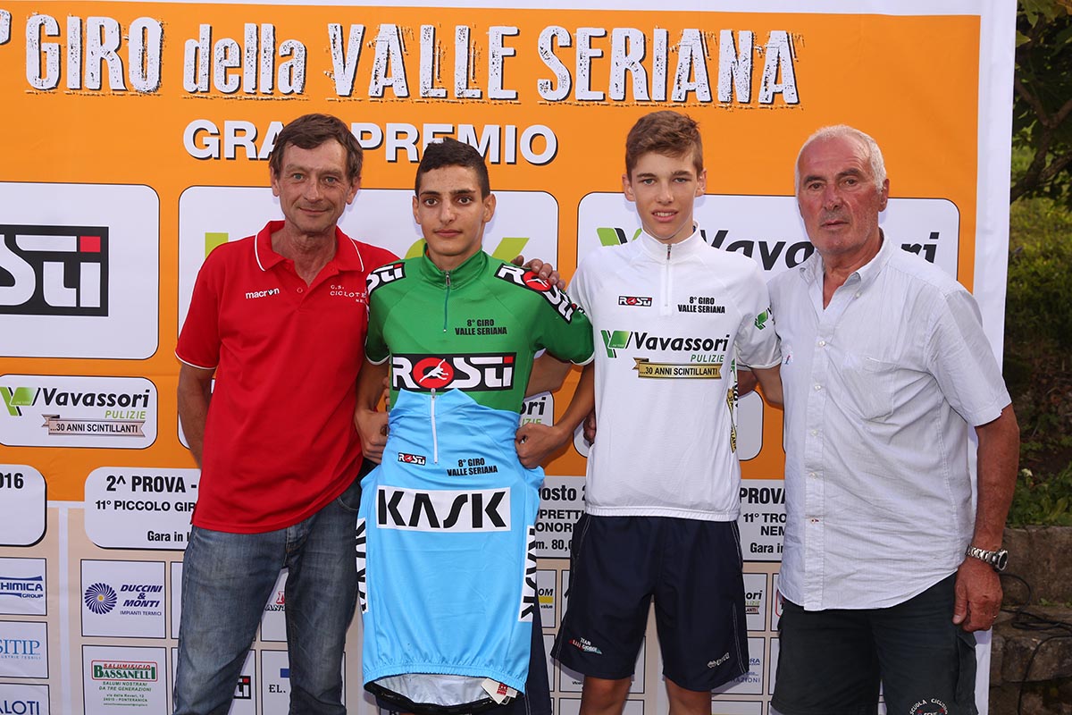 Le maglie dell'8° Giro della Valseriana dopo la prima prova