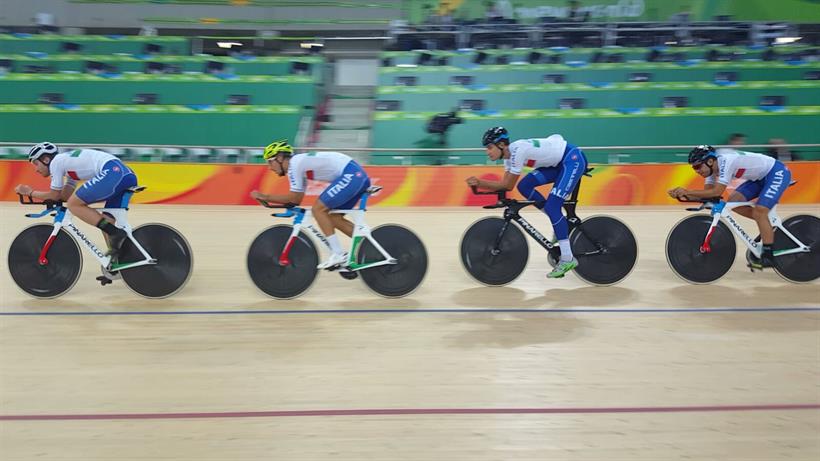 Il quartetto azzurro maschile in allenamento al Velodromo Olimpico di Rio