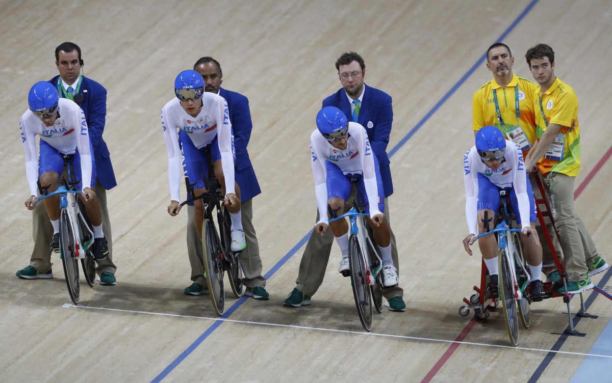 La partenza del quartetto azzurro maschile dell'Inseguimento a squadre