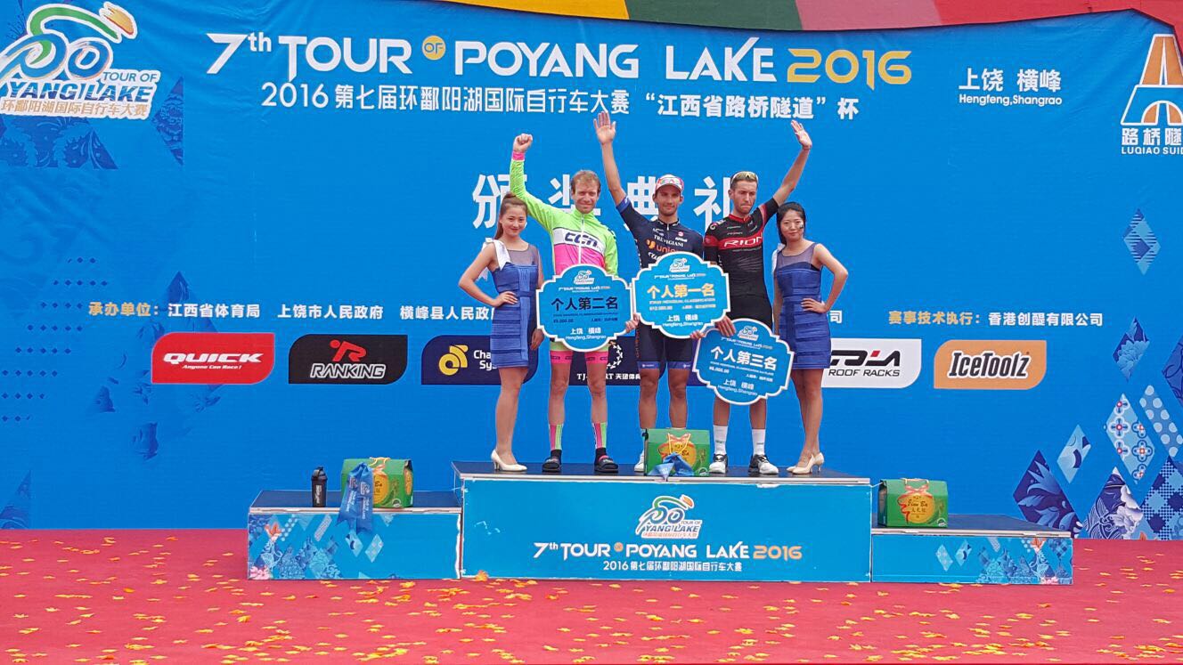 Il podio della tappa regina vinta da Mattia Frapporti