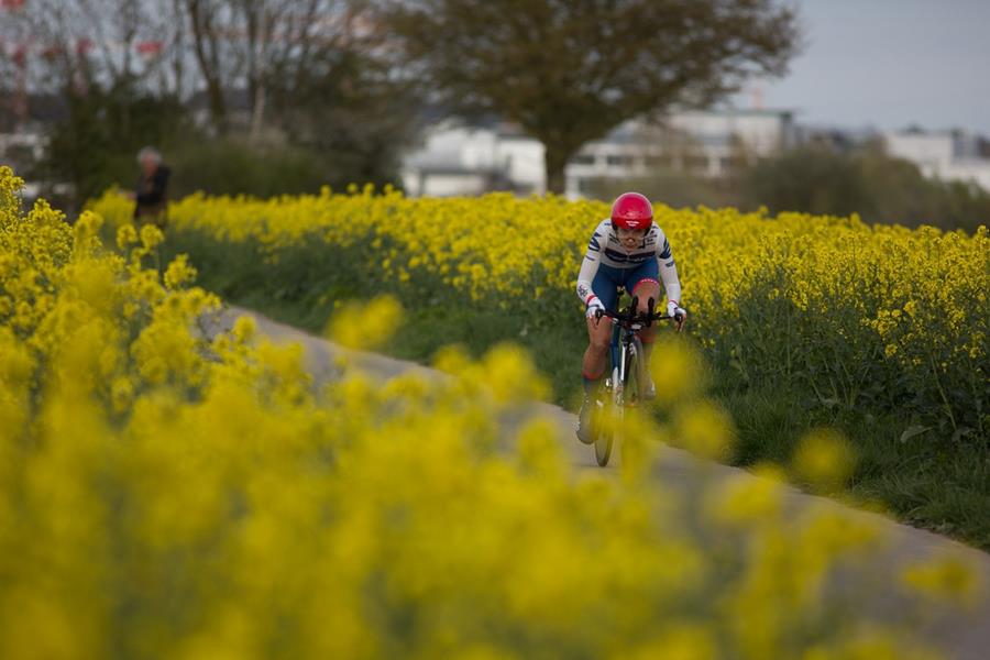 Annemiek Van Vleuten in azione durante la cronometro