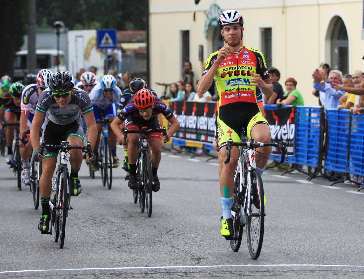 La volata di Michele Gazzoli a Bertonico