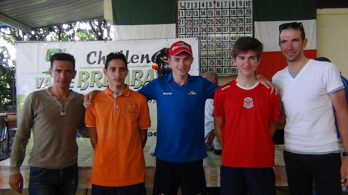 Il podio della Cronoscalata Almenno-Albenza con i professionisti Alessandro Vanotti e Paolo Tiralongo