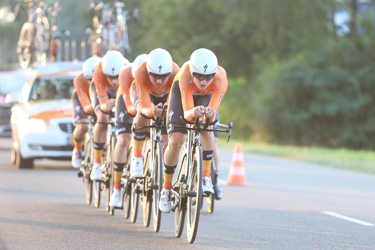 La Boels Dolmans in azione durante la cronosquadre