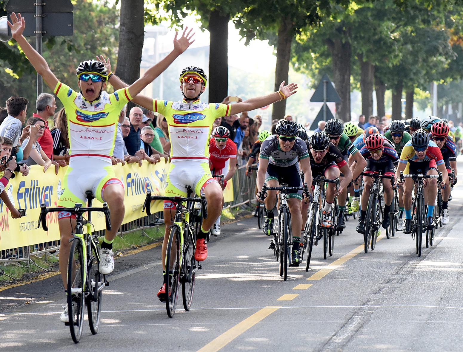 La vittoria di Daniele Marchina davanti al compagno Davide Baldaccini a Maleo