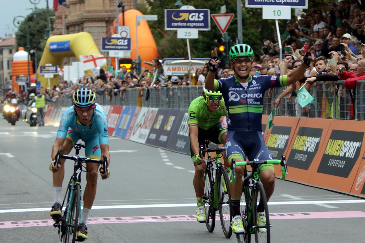 La vittoria di Esteban Chaves a Bergamo
