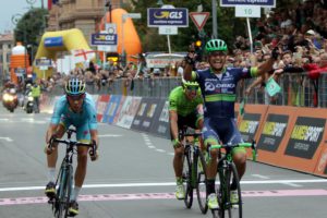 La vittoria di Esteban Chaves a Bergamo