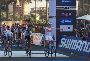 La volata vincente del norvegese Kristoffer Halvorsen