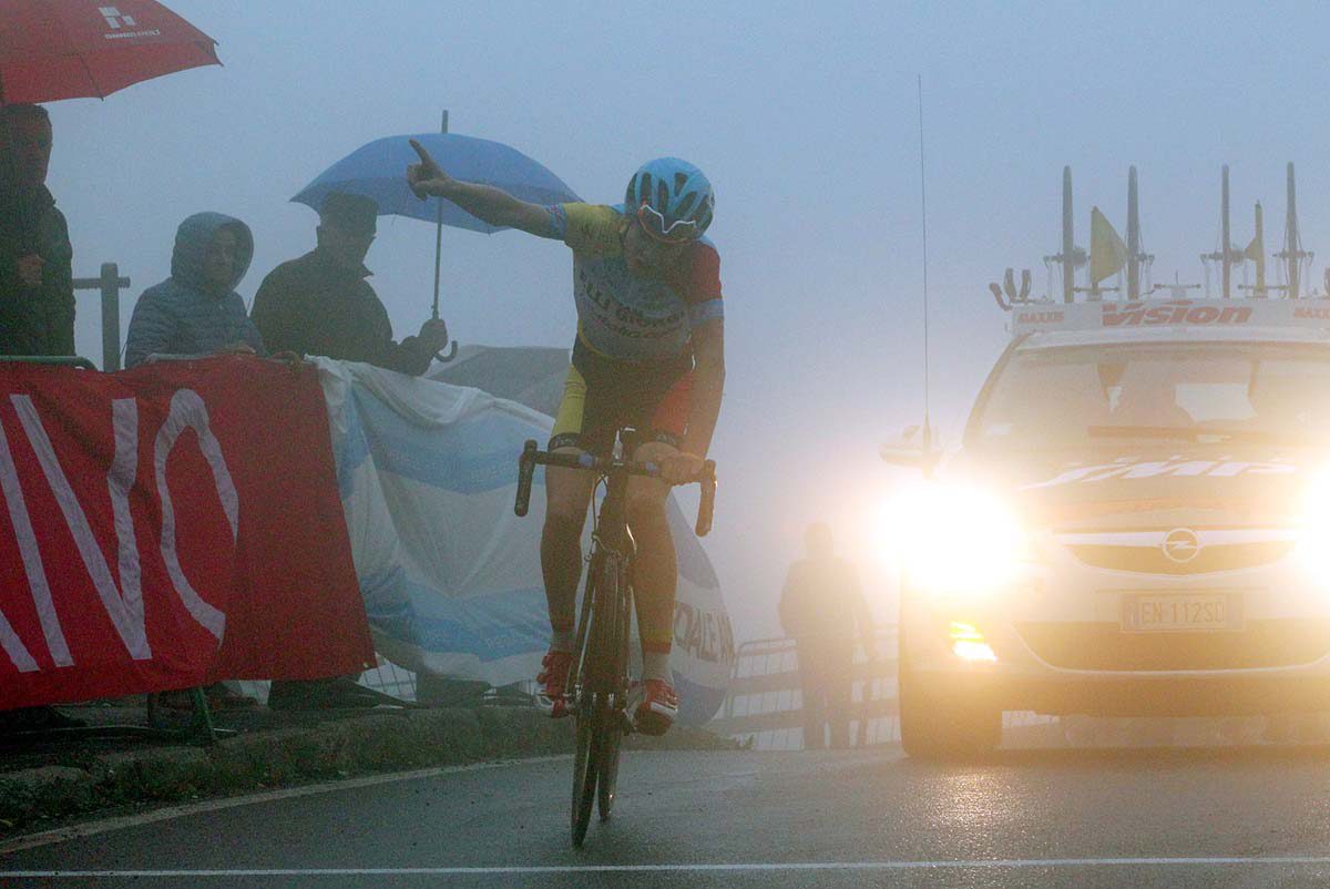 Karel Vacek primo nella nebbia della Colma di Sormano