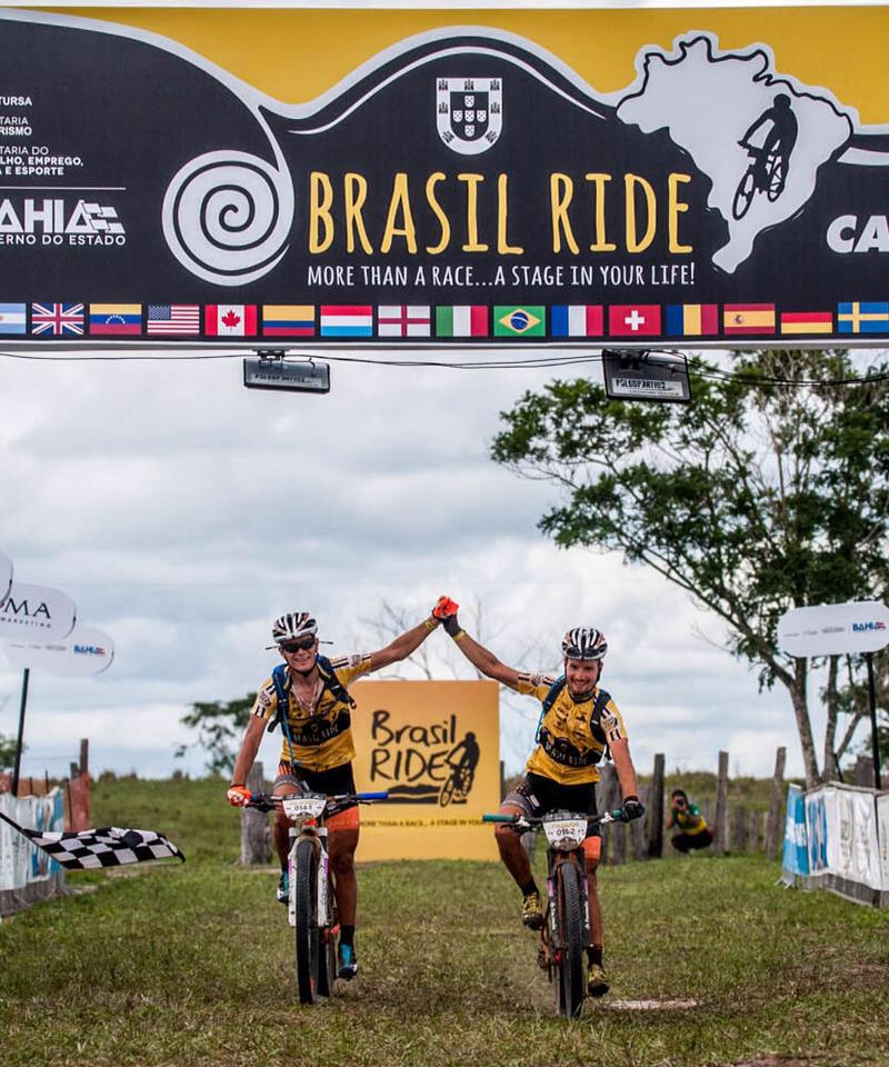 Alexey Medvedev e Fabian Rabensteiner festeggiano la vittoria alla Brasil Ride