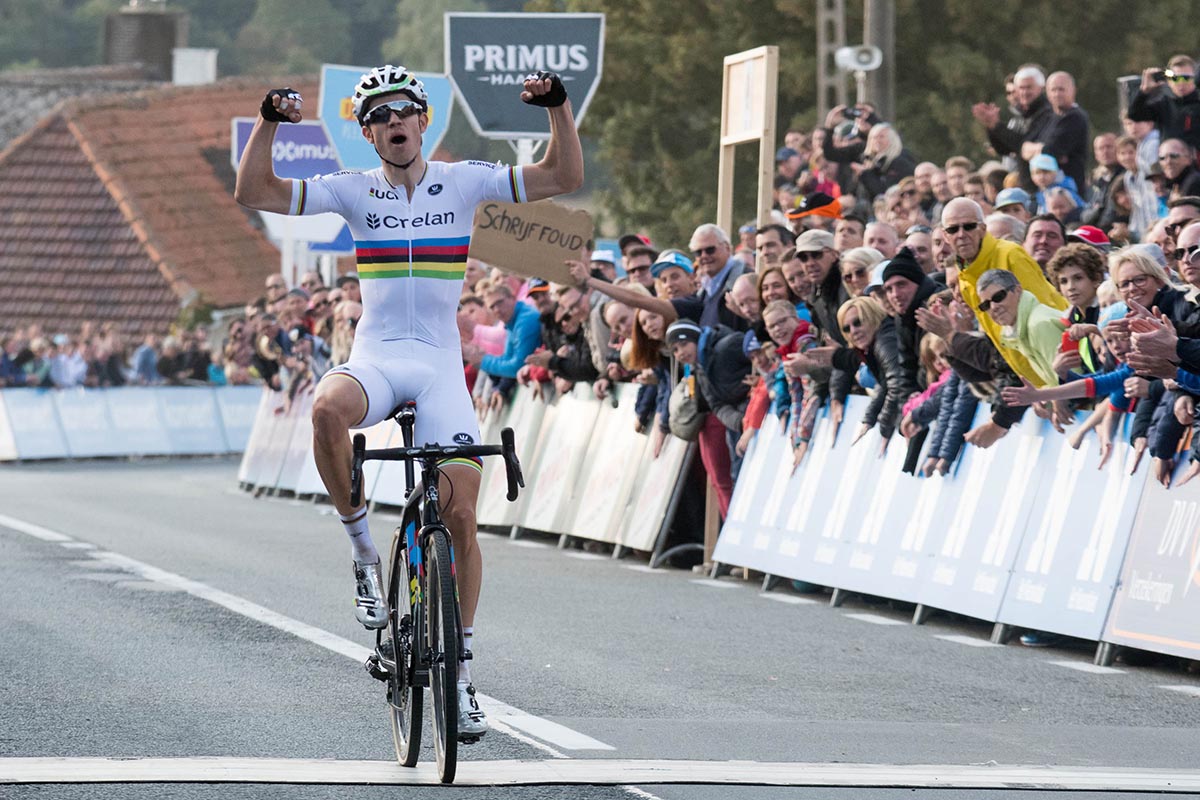 La vittoria di Wout Van Aert a Ronse