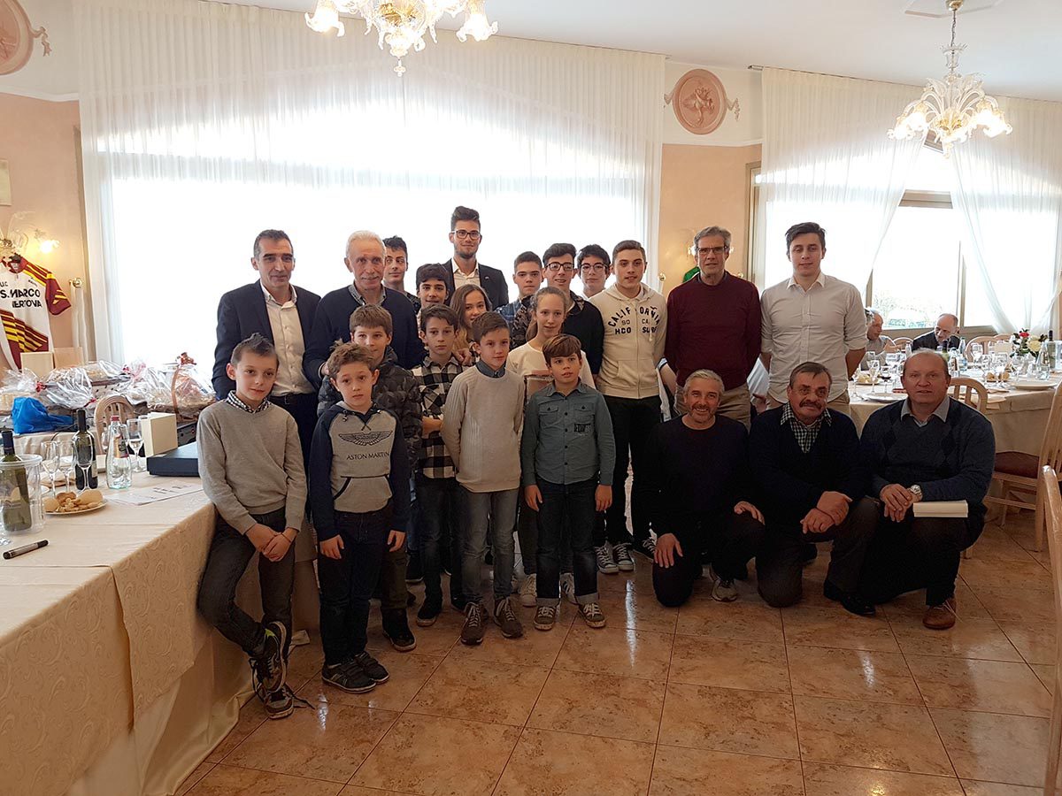 Il gruppo dell'Uc San Marco Vertova con Filippo Ganna