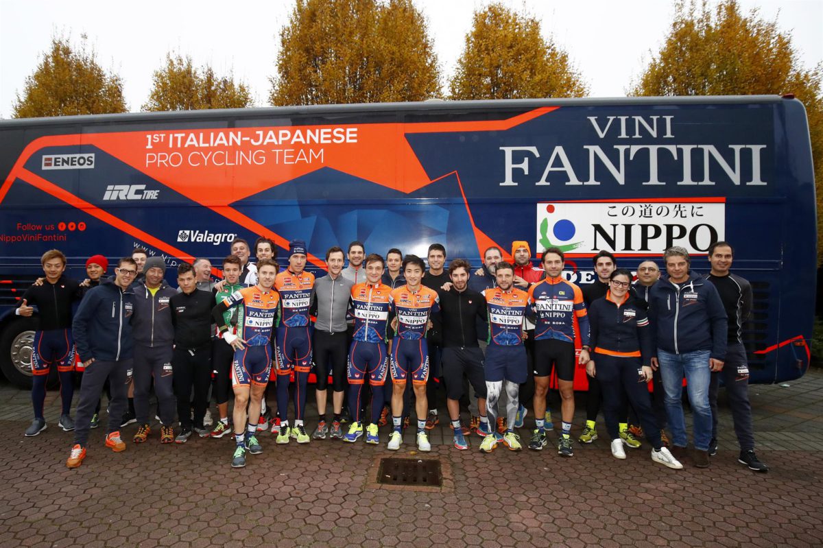 Il gruppo della Nippo - Vini Fantini 2017