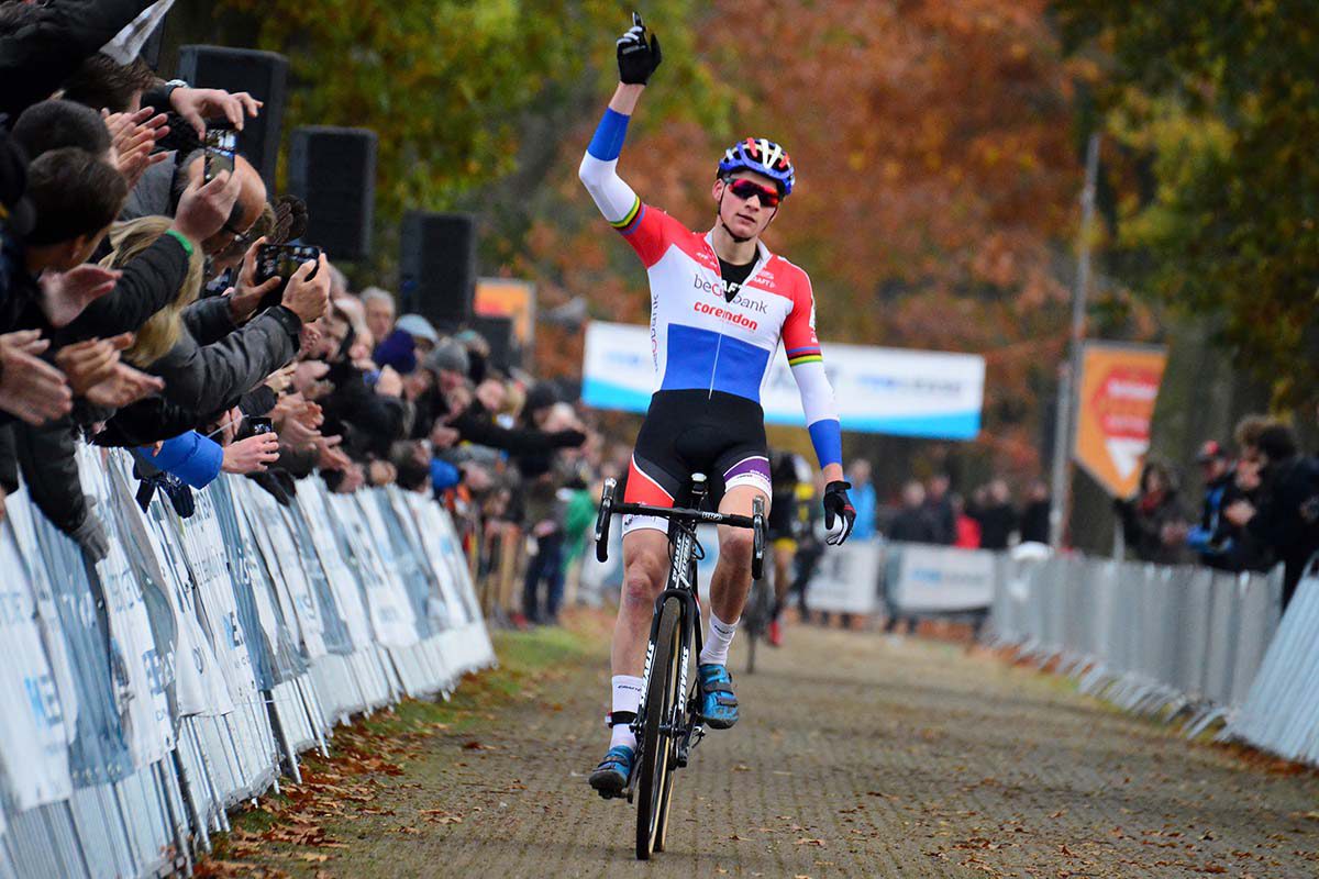 Mathieu van der Poel vince il De Grote Prijs van Brabant a s-Hertogenbosch