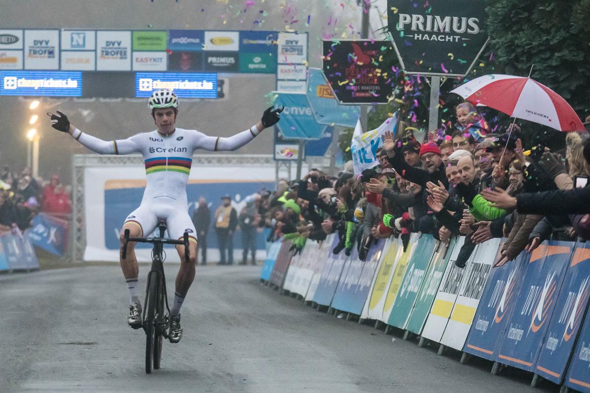 La vittoria dell'iridato Wout Van Aert ad Essen