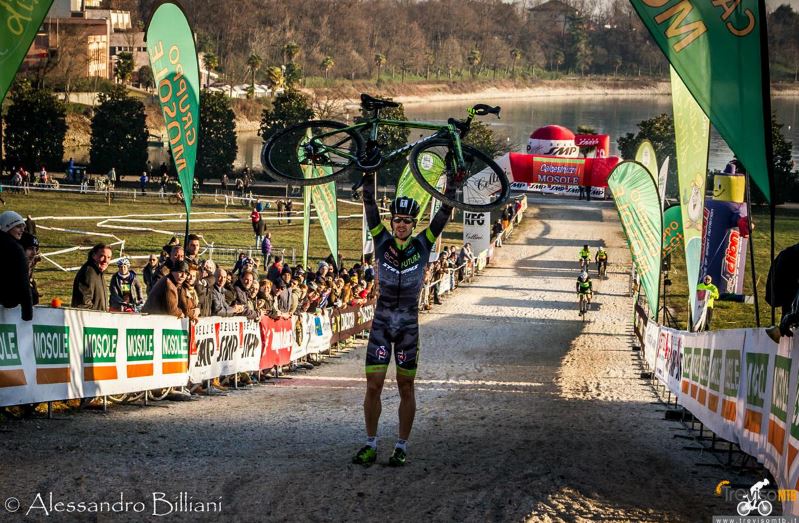 Cristian Cominelli vince il Ciclocross delle Badie di Spresiano