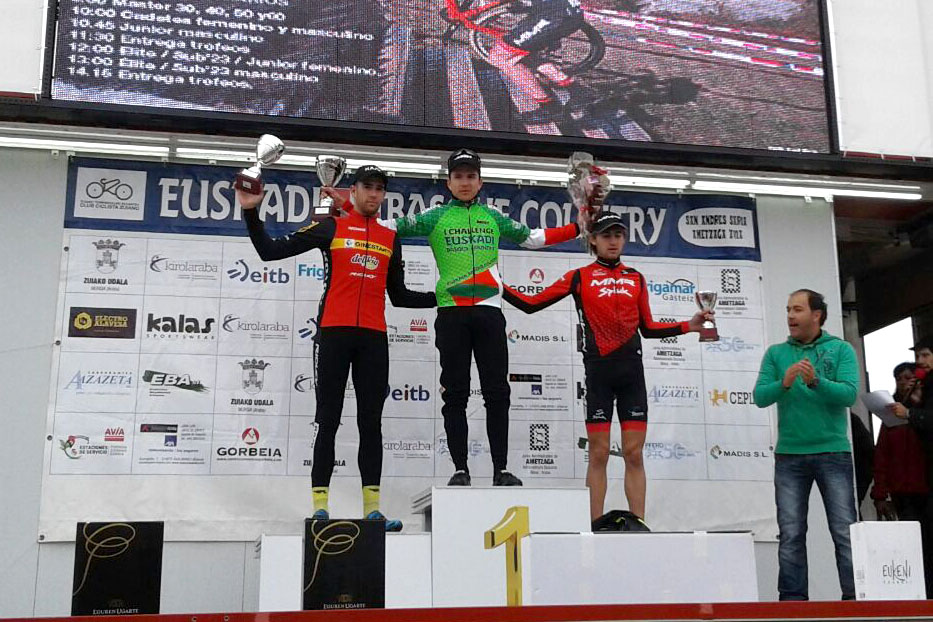 Nadir Colledani sul podio, primo degli Under 23