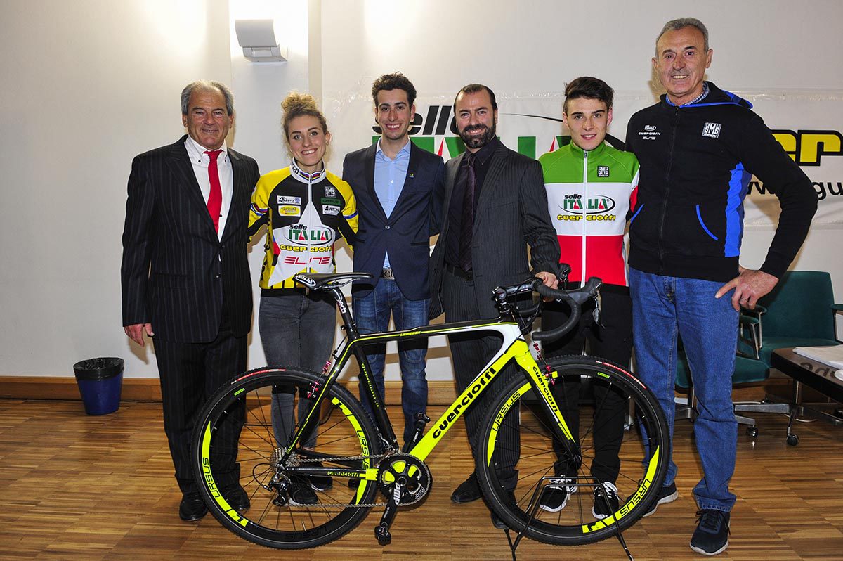 da sinistra: Paolo Guerciotti, Alice Arzuffi, Fabio Aru, Alessandro Guerciotti, Jakob Dorigoni e Vito Di Tano