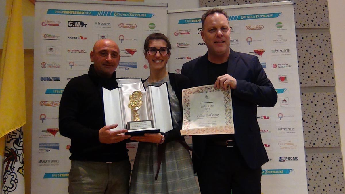 Il presidente Marco Taddeo e il sindaco Juri Imeri premiano Elisa Balsamo