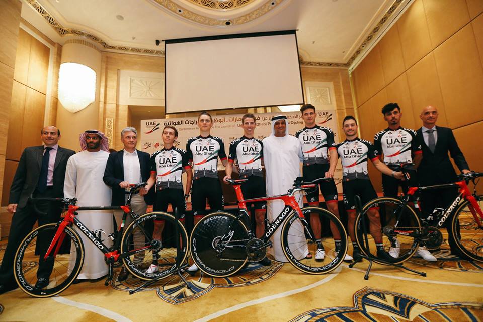 Un momento della presentazione del nuovo team UAE Abu Dhabi