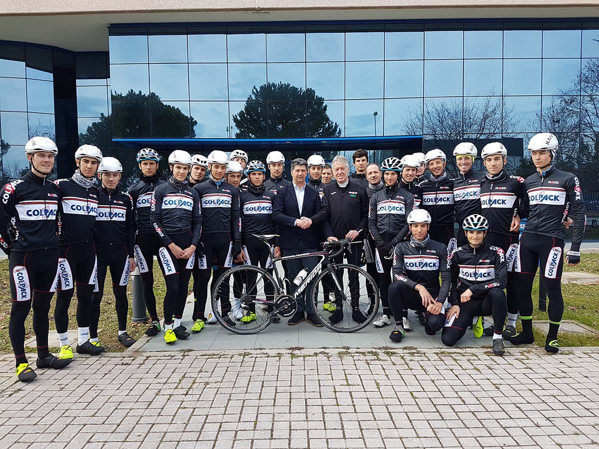 I ragazzi del Team Colpack in visita alla Pasticceria Ferretti
