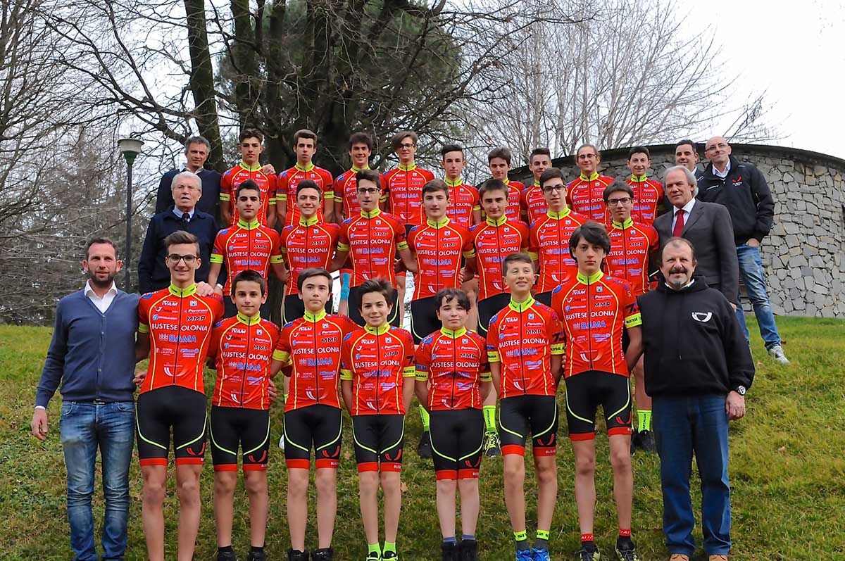 Squadra e staff della Bustese Olonia 2017