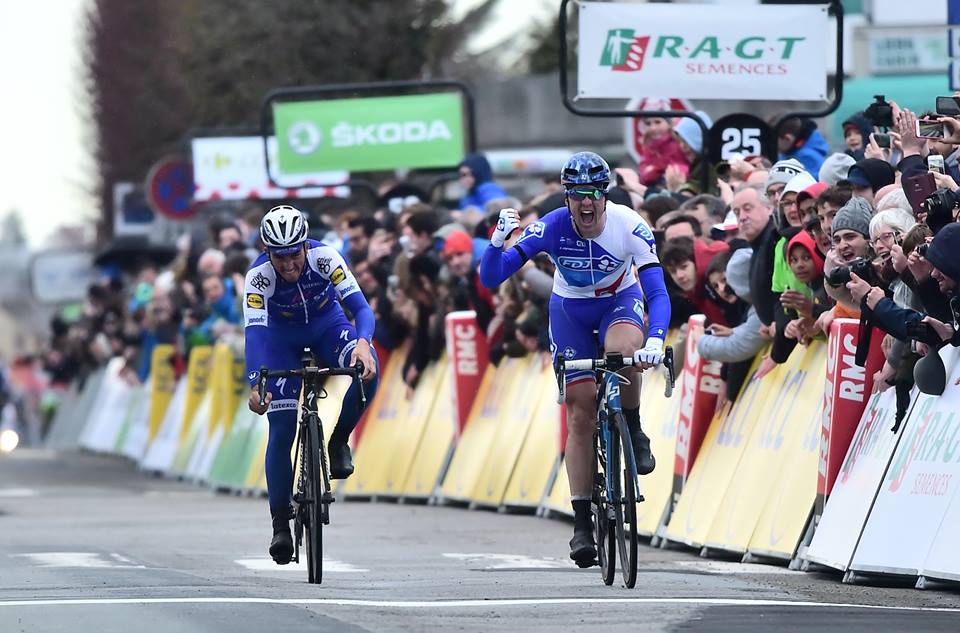 La vittoria di Démare su Alaphilippe nella prima tappa della Parigi-Nizza 2017