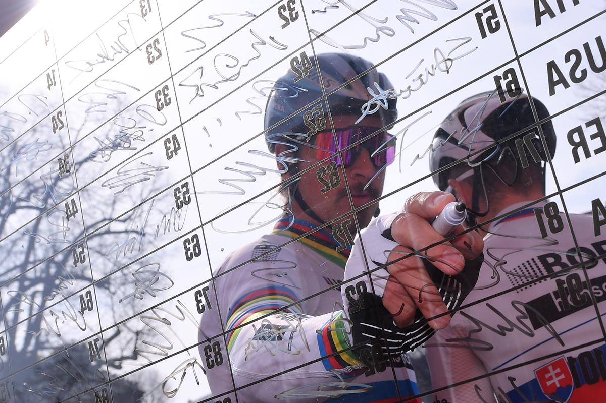 Peter Sagan al foglio firma della Milano Sanremo 2017