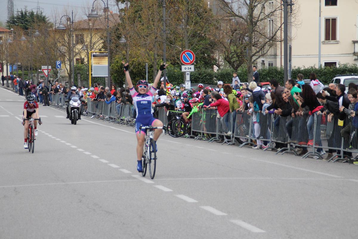 Emma Redaelli vince la gara Donne Esordienti di Montecchio Precalcino