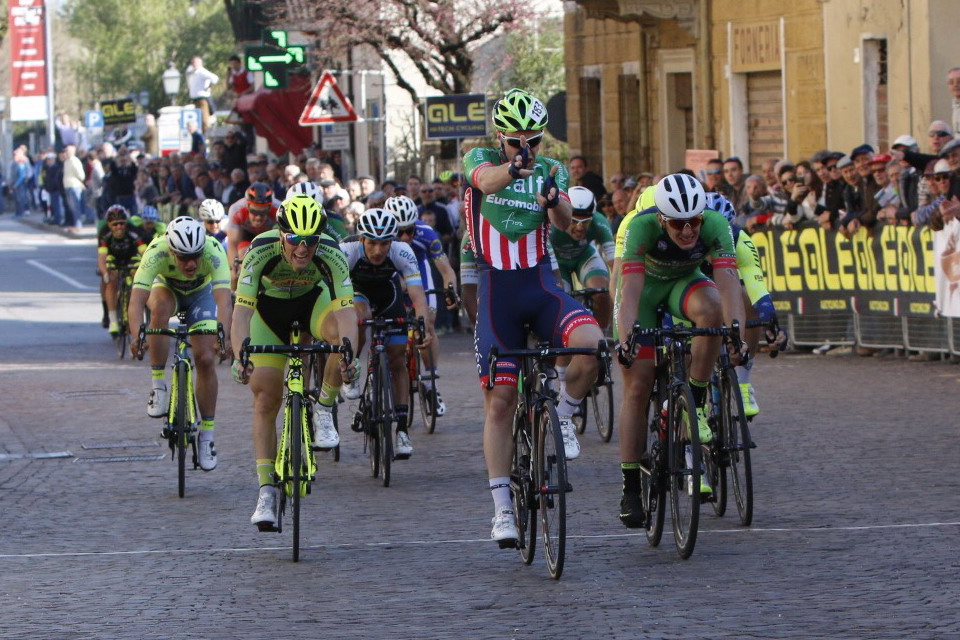 Prima vittoria tra i dilettanti per Moreno Marchetti a Ceresara (foto Photobicicailotto)