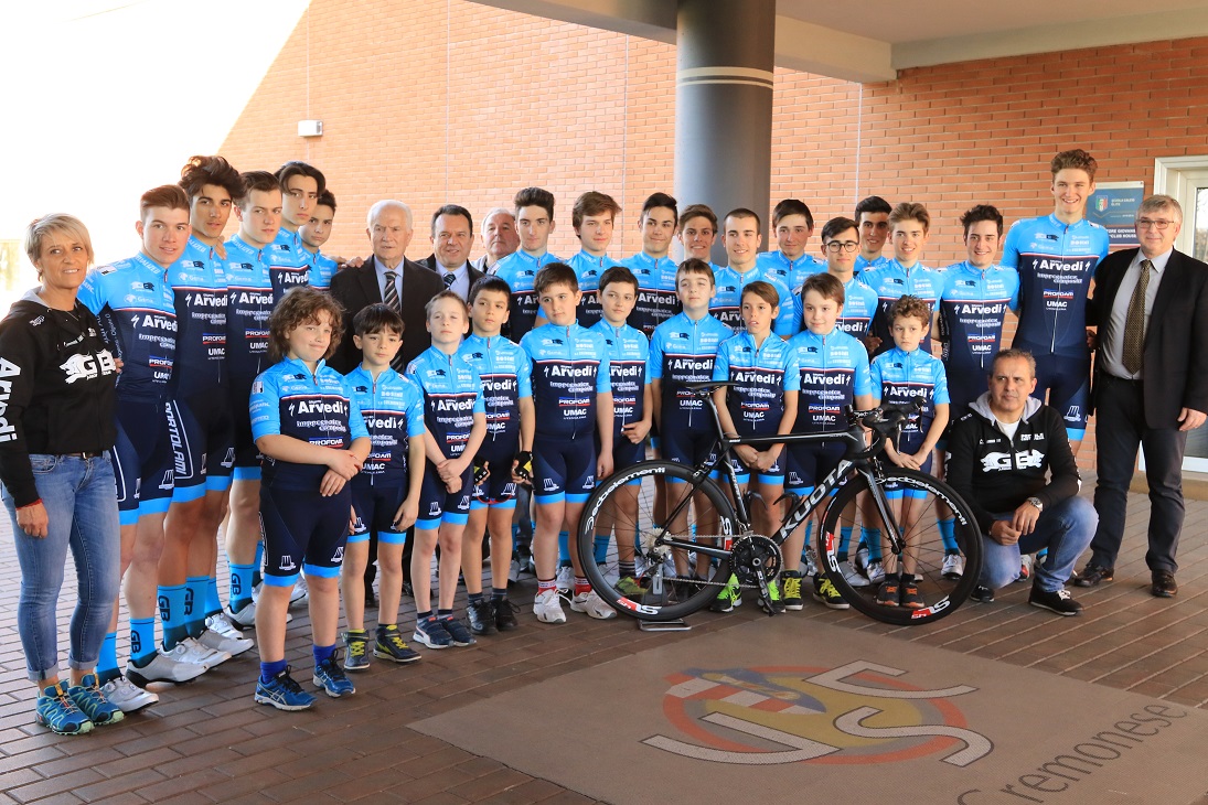 Tutto il gruppo 2017 della C.C. Cremonese 1891 Gruppo Arvedi – GB Junior Team