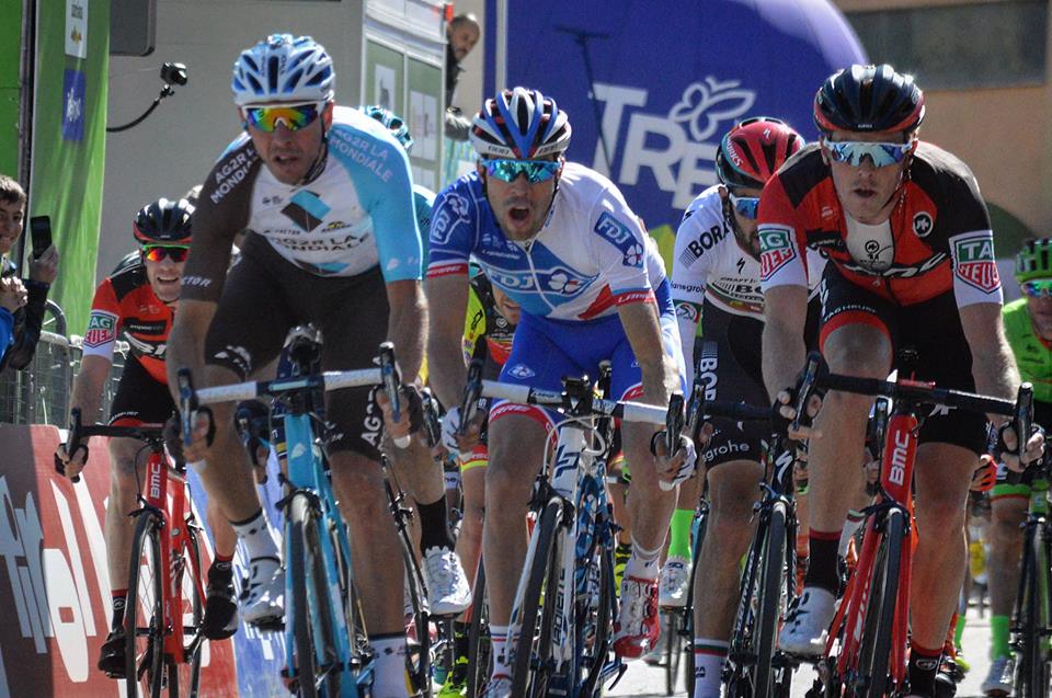 Matteo Montaguti batte Thibaut Pinot nella quarta tappa del Tour of the Alps 2017