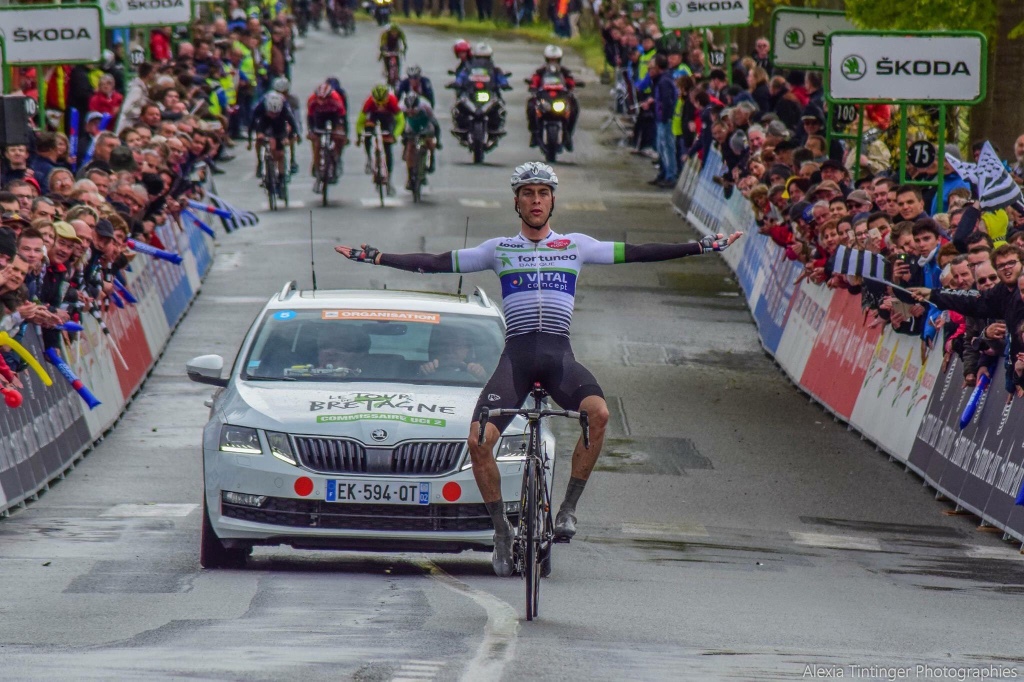 Elie Gesbert vince la sesta tappa del Tour de Bretagne