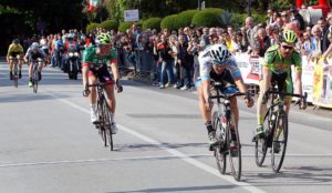 Volata vincente di Andrea Toniatti a Vittorio Veneto