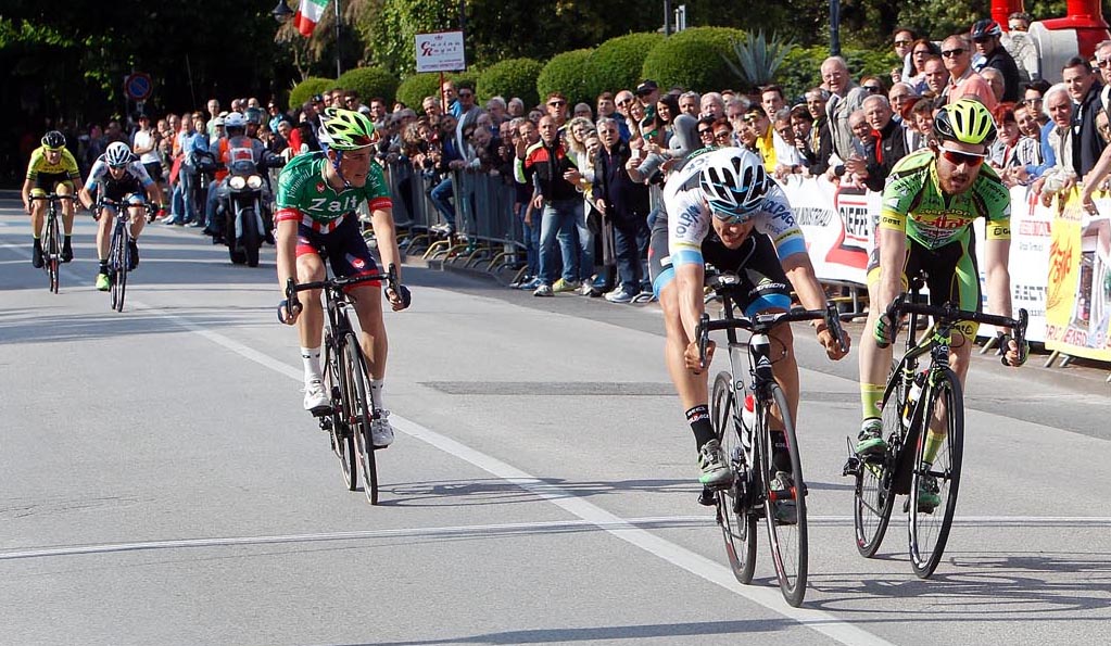 Volata vincente di Andrea Toniatti a Vittorio Veneto